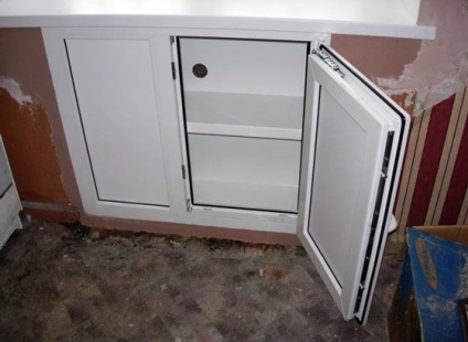 Frigider sub fereastra (instalarea radiatorului) Frigider sub fereastra