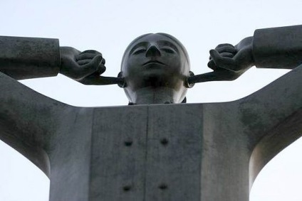 Conspirația tăcerii 1 (toate sunt mame) Conspirația tăcerii 1