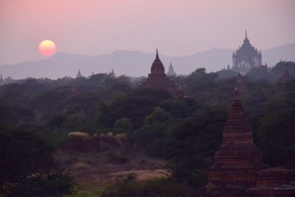Rasarituri si apusuri de soare care se întâlnesc în Bagan (Bagan) Răsărituri și apusuri de la Bagan în cazul în care să se întâlnească