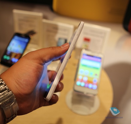 Alcatel OneTouch, sau o excursie pe jos chinez compania TCL mobil la lumea exterioară (mobil) Alcatel OneTouch, sau o excursie pe jos chineză compania TCL mobilă către lumea exterioară