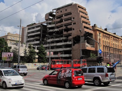 Angiola, plictisitor ca în Bosnia în timpul sărbătorilor de mai (angiola) Angiola, plictisitor ca în Bosnia în timpul sărbătorilor de mai