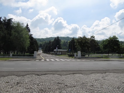 Angiola, plictisitor ca în Bosnia în timpul sărbătorilor de mai (angiola) Angiola, plictisitor ca în Bosnia în timpul sărbătorilor de mai