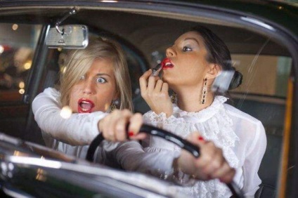 Auto-umor femeie de conducere (feminin) Auto-umor femeie în spatele roții