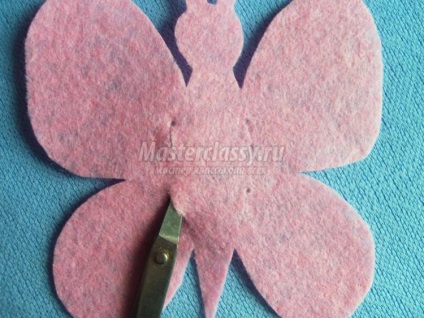 Butterfly din vascoza își șterge mâinile (fluture) Butterfly din vascoza își șterge mâinile