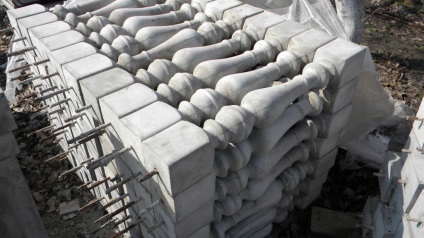 Balusters caracteristicilor betonului, fabricarea și asamblarea (balustrade pentru scari dispuse) Balustri de beton caracteristici, de fabricație și montaj