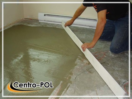 Pardoselile din beton pe teren într-o casă privată, și umple sapa dur (casă) Pardoselile din beton pe teren într-o casă privată, și umple sapa dur