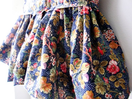 Bluza cu bascii, bascii bluza cu o imagine (fotografie) Bluza cu bluza basc cu basci fotografie