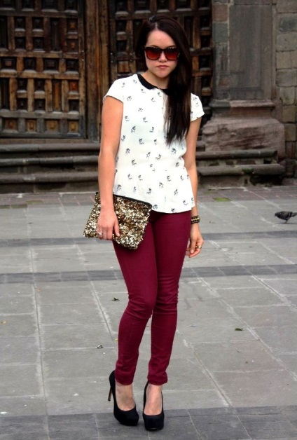 Bluza cu bascii, bascii bluza cu o imagine (fotografie) Bluza cu bluza basc cu basci fotografie