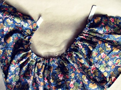 Bluza cu bascii, bascii bluza cu o imagine (fotografie) Bluza cu bluza basc cu basci fotografie