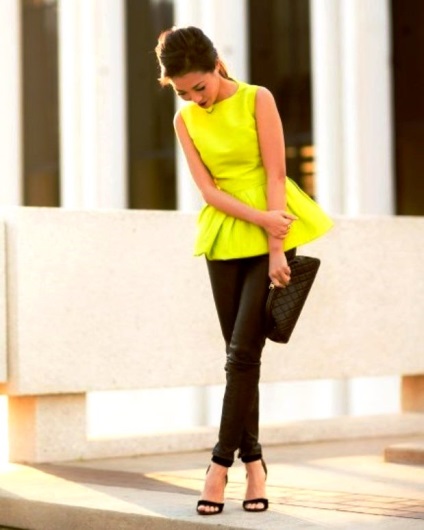 Bluza cu bascii, bascii bluza cu o imagine (fotografie) Bluza cu bluza basc cu basci fotografie