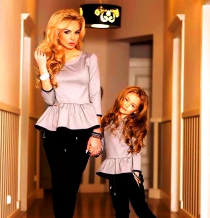 Bluza cu bluza basc cu fotografii de basci (bluză) Bluza cu bluza basc cu basci fotografie