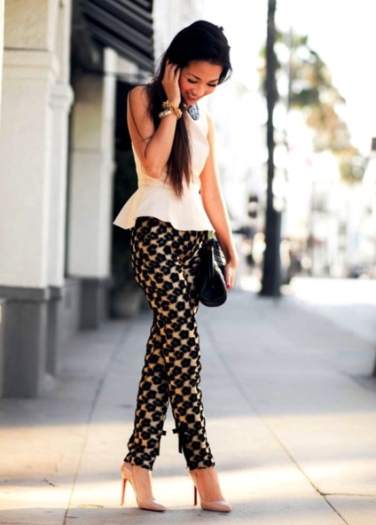 Bluza cu bascii, bascii bluza cu o imagine (fotografie) Bluza cu bluza basc cu basci fotografie