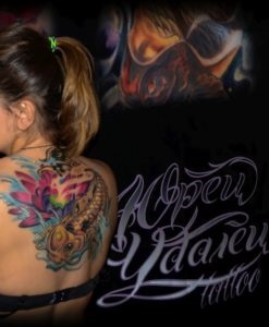 Se acoperă în sus (suprapunerea de tatuaje vechi și cicatrici), inima Yurets de stejar (vechi) Se acoperă în sus (suprapunerea de tatuaje vechi și cicatrici), inima Yurets de stejar