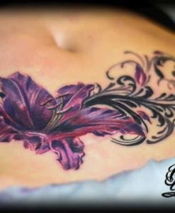 Se acoperă în sus (suprapunerea de tatuaje vechi și cicatrici), inima Yurets de stejar (vechi) Se acoperă în sus (suprapunerea de tatuaje vechi și cicatrici), inima Yurets de stejar