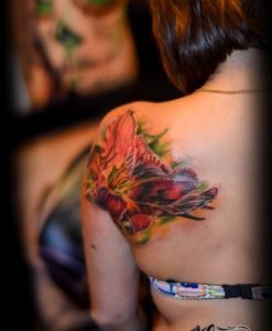 Se acoperă în sus (suprapunerea de tatuaje vechi și cicatrici), inima Yurets de stejar (tatuaj) Se acoperă în sus (suprapunerea de tatuaje vechi și cicatrici), inima Yurets de stejar
