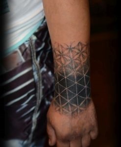 Se acoperă în sus (suprapunerea de tatuaje vechi și cicatrici), inima Yurets de stejar (tatuaj) Se acoperă în sus (suprapunerea de tatuaje vechi și cicatrici), inima Yurets de stejar