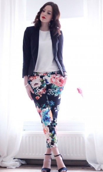 Blugi și pantaloni cu un imprimeu floral ceea ce sa poarte (ce să poarte pantaloni și blugi cu imprimeu floral) Blugi și pantaloni cu un imprimeu floral ce sa poarte