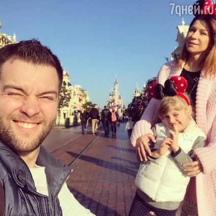 Ekaterina Volkova întâlnit cu aniversarea căsătoriei ei soț în afară (Volkova) Yekaterina Volkova și soțul ei întâlnit aniversarea căsătoriei în afară