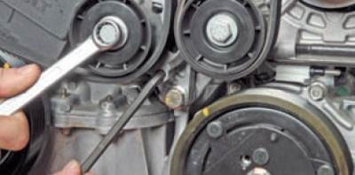 Generator Reno Logan de înlocuire, îndepărtarea centurii generatorului, un blog auto (înlocuire) Generator de înlocuire Reno Logan, îndepărtarea centurii generatorului, un blog auto