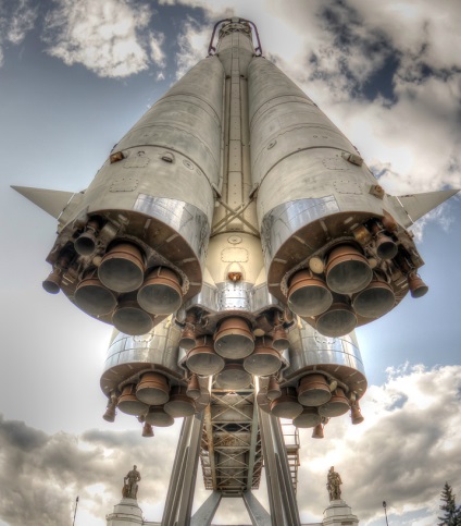 Povestea unui spacewalk (prim modul spațiu reutilizabile) Povestea unei spacewalk