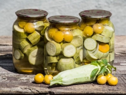 Suc de fructe de ananas în piese de rețete de iarnă (compot, etc.) cu prune, lamaie, etc (ananas) Suc de fructe de ananas în piese de rețete de iarnă (compot, etc.) cu prune, lamaie, etc.