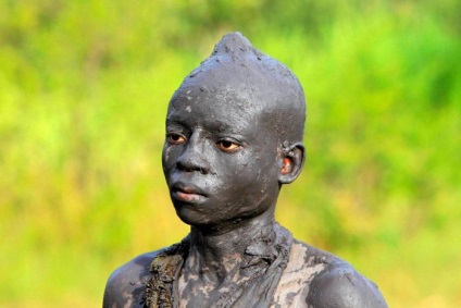Ca băieții devin bărbați din Kenya (15 poze) - triniksi (circumcizia) Ca băieții devin bărbați din Kenya (15 poze) - triniksi