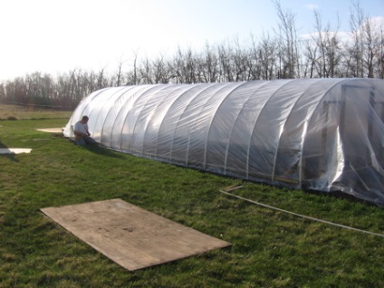 Cum de a construi propriile lor cu efect de seră cu costuri reduse de conducte din material plastic (cu efect de seră) Cum de a construi propriile lor cu efect de seră cu costuri reduse de conducte din plastic