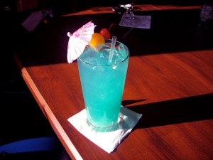 Cum sa faci Blue Lagoon cocktail - alcoolice si non-alcoolice (moale) Cum sa faci Blue Lagoon cocktail - alcoolice si non-alcoolice