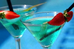 Cum sa faci Blue Lagoon cocktail - alcoolice si non-alcoolice (alcoolice) Cum sa faci Blue Lagoon cocktail - alcoolice si non-alcoolice