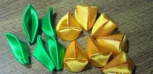 petale Kanzashi de panglici de satin (foto) (puneți bandă segmentul) petale Kanzashi de panglici de satin (foto)