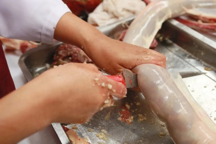 Kazi cum fac cele mai renumite delicatese din Kazahstan (do) Kazi cum fac cele mai renumite delicatese din Kazahstan