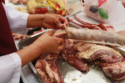 Kazi cum fac cele mai renumite delicatețe kazahă (The) Kazi cum fac cele mai renumite delicatese din Kazahstan