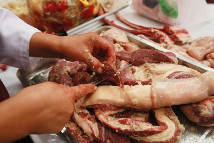 Kazi cum fac cele mai renumite delicatețe kazahă (The) Kazi cum fac cele mai renumite delicatese din Kazahstan
