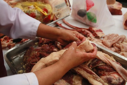 Kazi cum fac cele mai renumite delicatețe kazahă (o delicatesă) Kazi cum fac cele mai renumite delicatese din Kazahstan