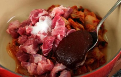 Kimchi - bucătăria coreeană supa (un varf de cutit de piper negru) Kimchi - coreeană bucătărie supa