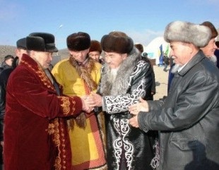Coris - un vestitor al unui Nauryz (carne Kazakh) luminos Coris - un vestitor al unui Nauryz luminos
