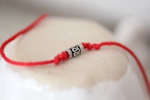 fir roșu de deochi (roșu) fir roșu de deochi