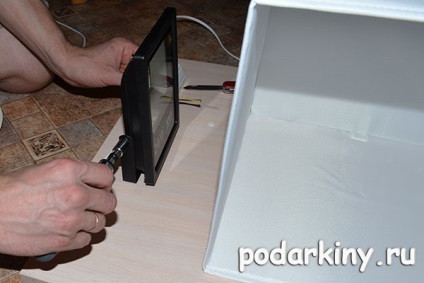 Lightbox pentru mai filmarea unui anumit subiect face propriile lor mâini (fotografiere) Lightbox pentru mai filmarea unui anumit subiect face propriile lor mâini