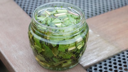 Masca de păpădii se confruntă cu suc, decocturi, tincturi (păpădia) Masca de păpădii se confruntă cu suc, ceaiuri de plante, infuzii