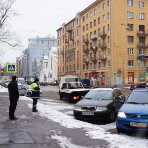 Ne putem opri la o stație de autobuz (oprire) Ne putem opri la o stație de autobuz