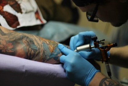Fie că este posibil să se bea alcool după aplicarea tatuaj după ceva timp, este posibil să bea alcool (bautura) Pot să beau alcool după aplicarea tatuaj după un anumit timp, puteți bea alcool