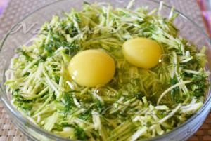Blinele de dovlecel reteta cele mai delicioase cu fotografie (usturoi) Blinele de dovlecel reteta cele mai delicioase cu o fotografie
