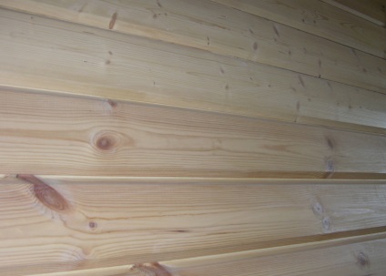 Decorarea pereții casei dispune de o instalație din lemn imitație (finisaj) Decorarea pereții caracteristicilor de montare casa imitație de lemn