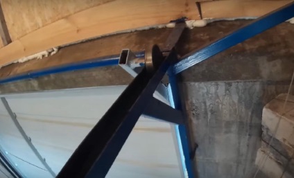Swinging porți pentru garaj cu desenele sale mâini (garaj) Swinging porți pentru garaj cu desenele sale mâini