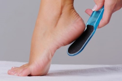 Peroxidul de hidrogen, remediu popular pentru perie calcaiului piele aspră (agent) Peroxidul de hidrogen, remediu popular pentru perie călcâiul piele aspră