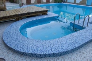 Dale pentru căptușeala piscină, cum să se stabilească o fotografie și finisare (gresie) Dale pentru căptușeala piscină, cum să se stabilească o fotografie și tăiați