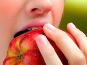 De ce nu pot mânca mere la Apple a salvat o femeie (nu poate) De ce nu pot mânca mere la Apple Îngrijire femei