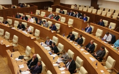 Programul educațional politic cum să obțineți mandatul parlamentar ( „bunic“ Eduard Rossel) Programul educațional politic cum să obțineți mandatul parlamentar