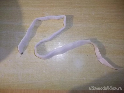 Curea cu o bandă elastică cu un arc cu mâinile lor (zona) Curea cu o bandă elastică cu un arc cu mâinile lor