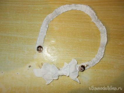 Curea cu o bandă elastică cu un arc cu mâinile lor (arc) Curea cu o bandă elastică cu un arc cu mâinile lor